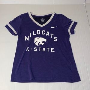 The Nike Tee Dri-Fit Women’s Medium K-State Wildcats Short Sleeve V-Neck Tee